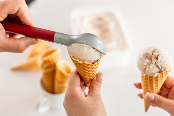 KitchenAid Ice Cream Scoop, Empire Red, 21cm