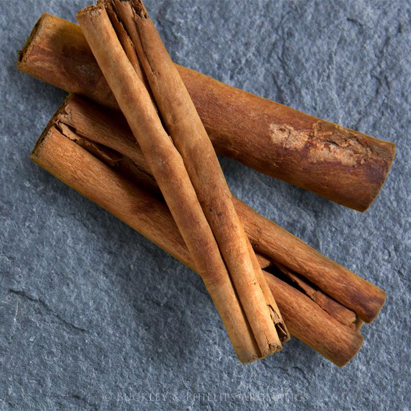 CINNAMON LEAF ESSENTIAL OIL